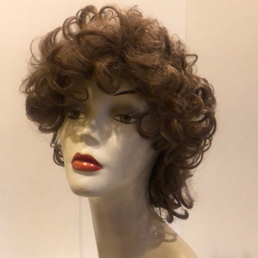 Curly synthetic wig😜😜😜😜😜